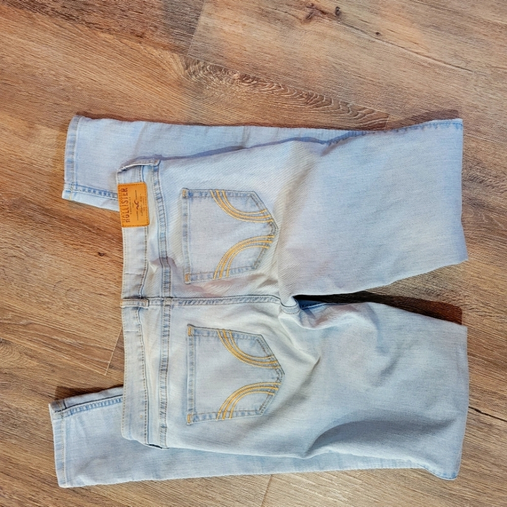 Hollister skinny jeans women size 27, inseam 33
